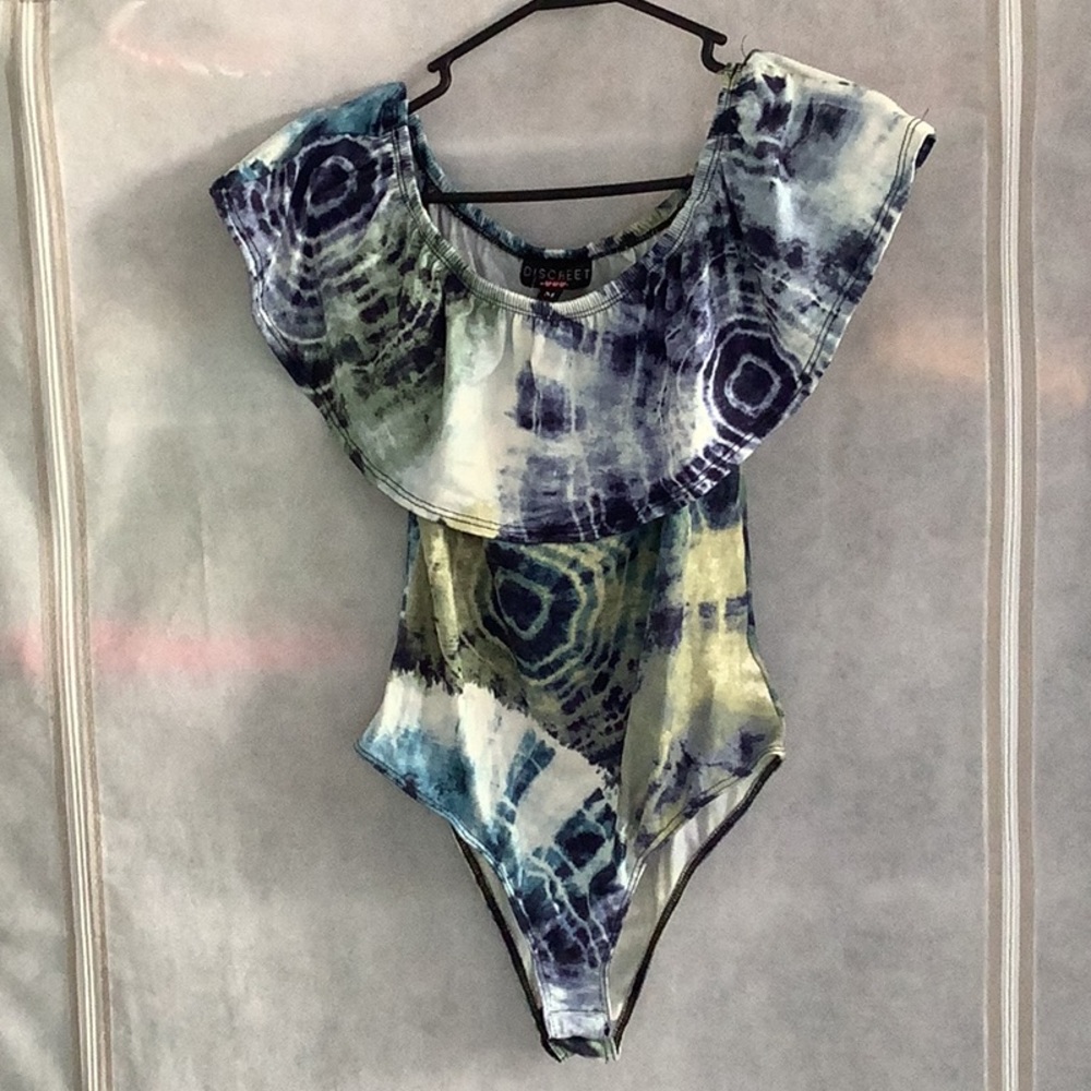 Discreet Printed Ruffle Flounce Body Suit Teal Size M (Juniors)